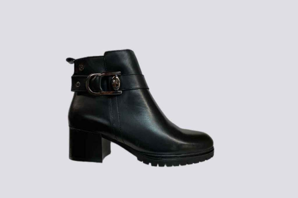 Carmela Black  24005