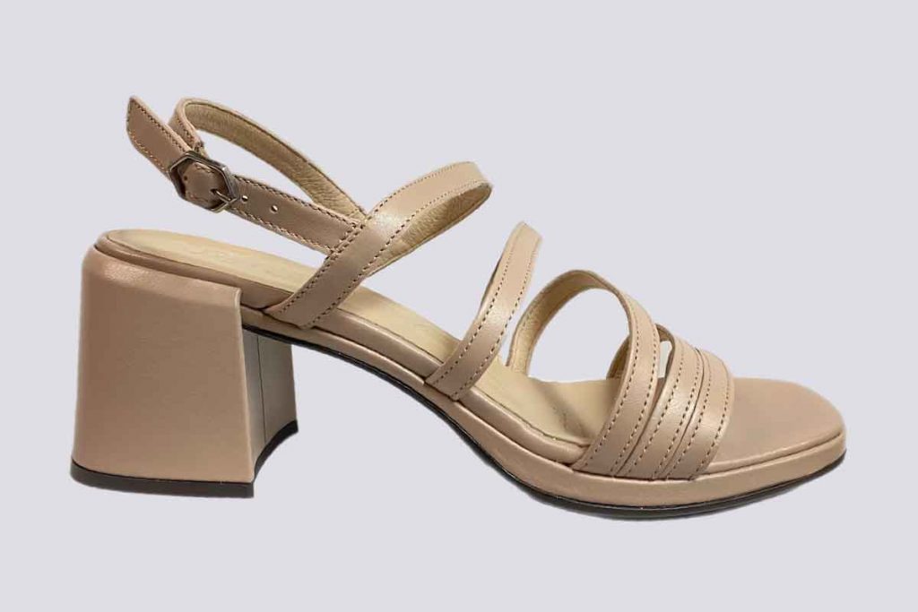 23804	 WONDERS  Sandals