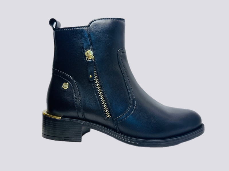 Carmela BLACK  26017