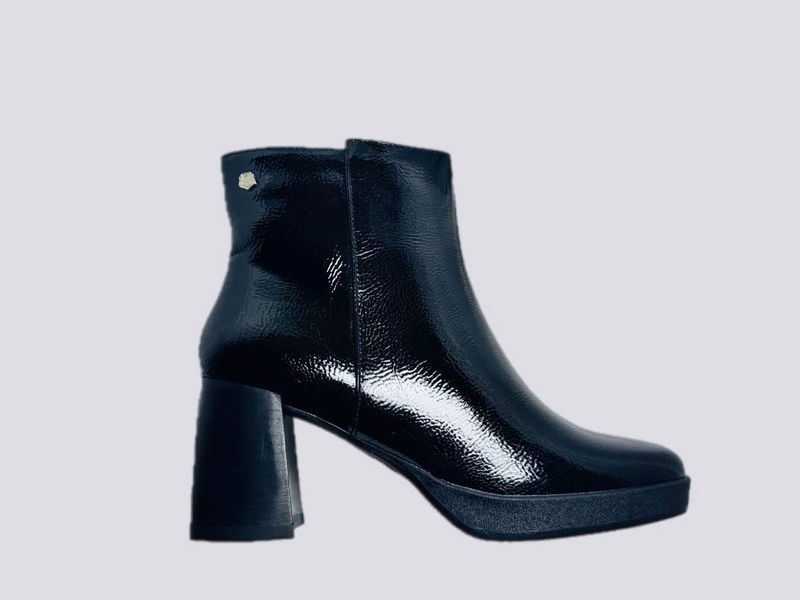 Carmela BLACK  26719