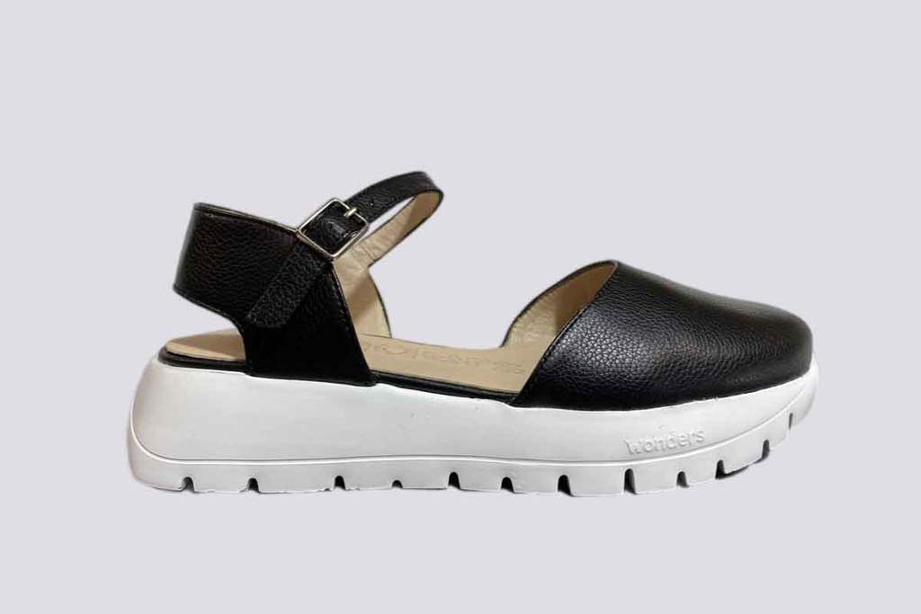 Wonders Platformed Closed toe Sandals  Black 24441