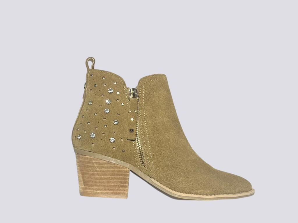 Carmela Camel   27151